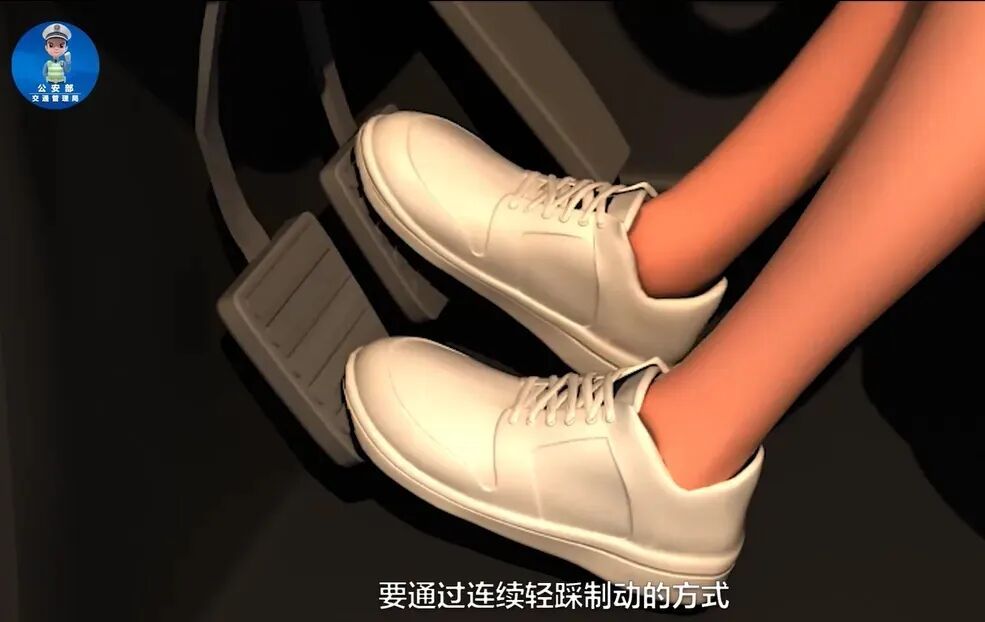 冬季团雾频发,行车“雾”必小心 冬季团雾频发,行车“雾”必小心