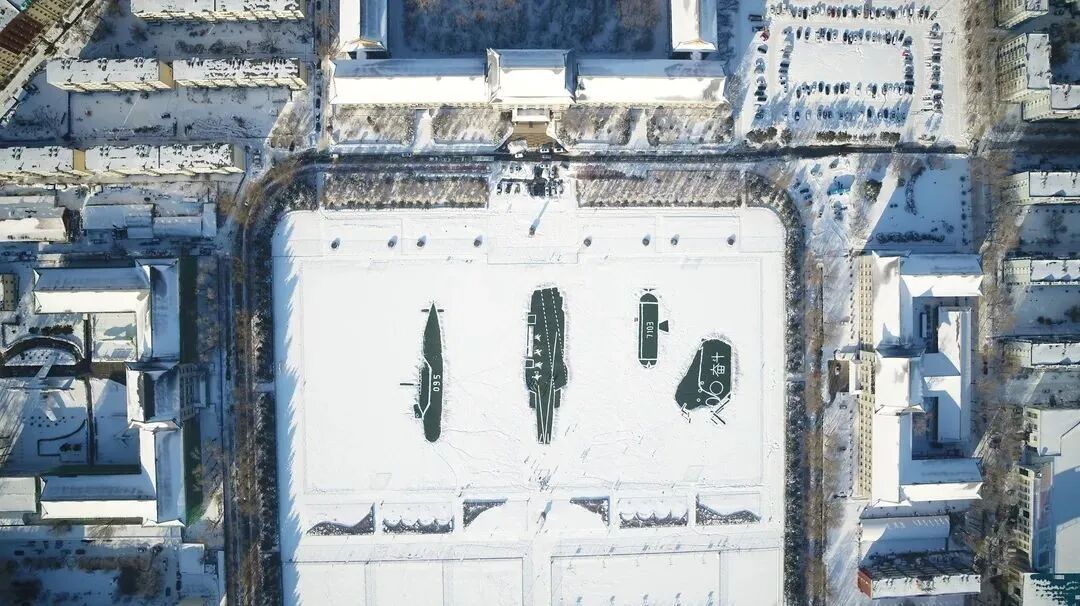 千余坐标、厘米级定位,“福建舰”现身学校操场! 千余坐标、厘米级定位,“福建舰”现身学校操场!