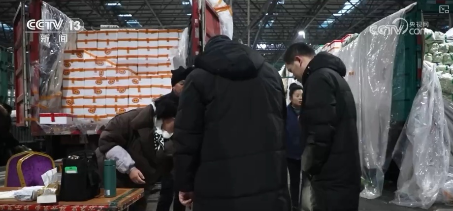 元旦假期“米袋子”“油瓶子”“菜篮子”供应物丰价稳、市场购销两旺