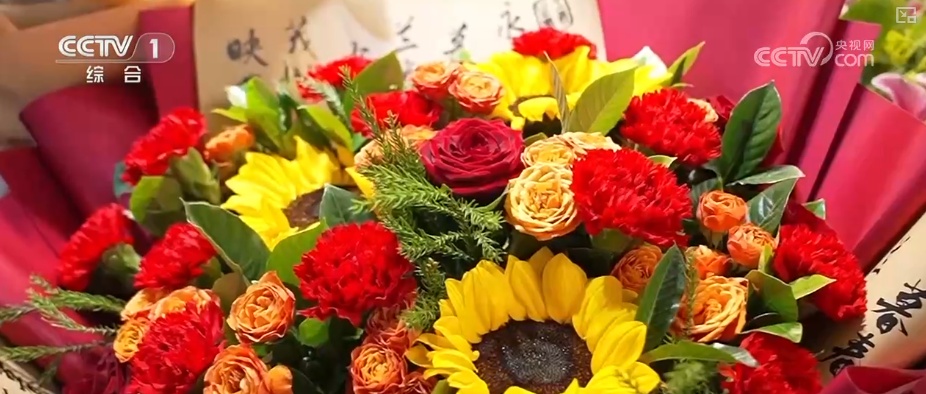 “南花北运”锁鲜达 辞旧迎新活力十足 “鲜花+”变身消费“新宠”激活经济新引擎