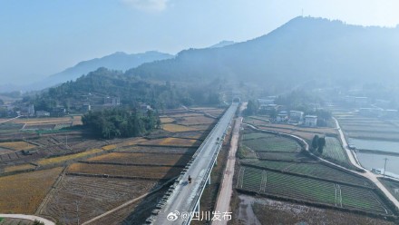 一隧通川渝 成达万高铁光明隧道顺利贯通