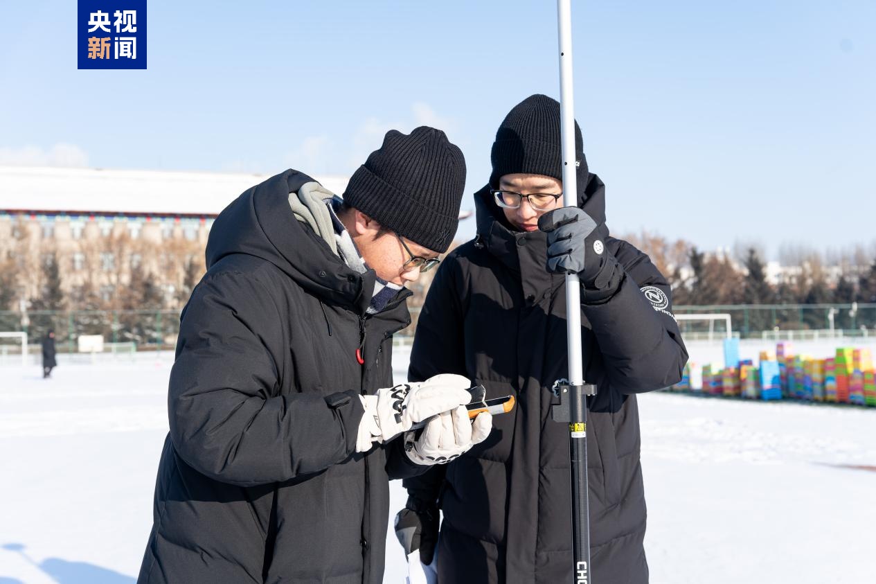 千余师生雪地共绘“福建舰” 哈工程上演硬核浪漫 千余师生雪地共绘“福建舰” 哈工程上演硬核浪漫