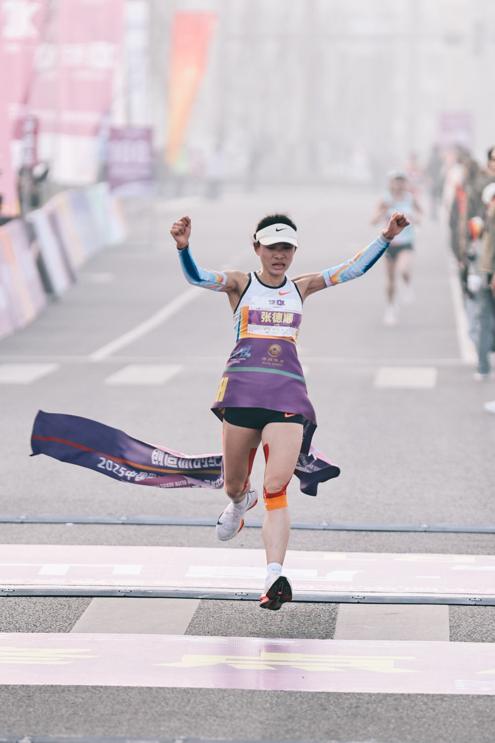 张德顺刷新中国女子10公里路跑最好成绩