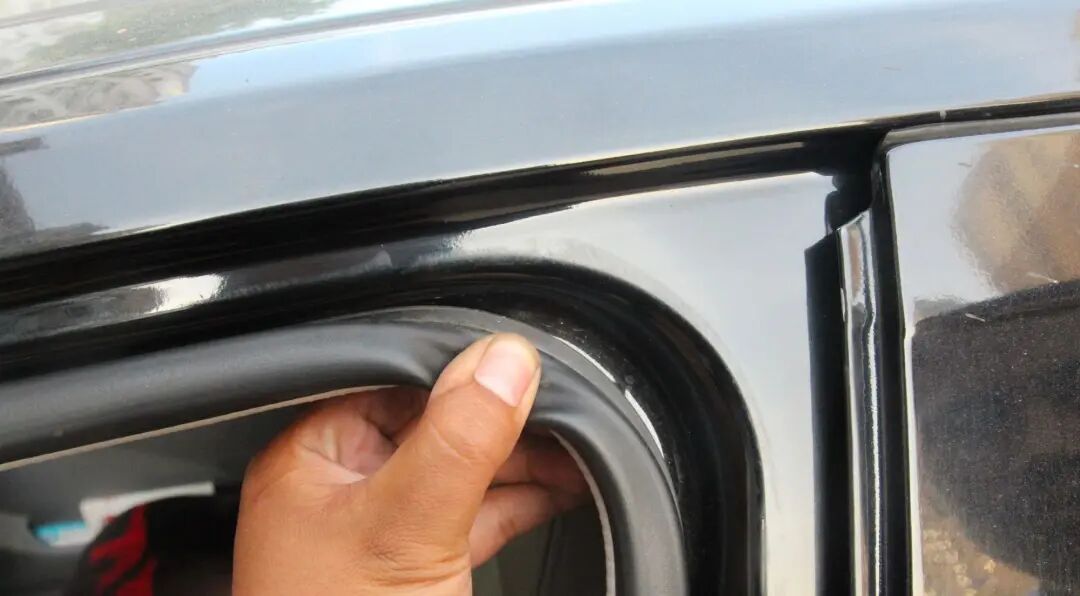 天寒地冻，车内总感觉“漏风”？几个妙招让你温暖如春！
