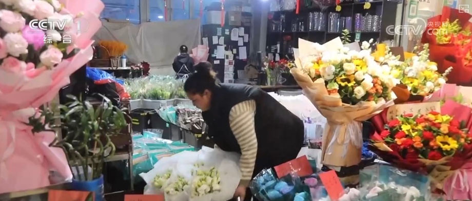 “南花北运”锁鲜达 辞旧迎新活力十足 “鲜花+”变身消费“新宠”激活经济新引擎