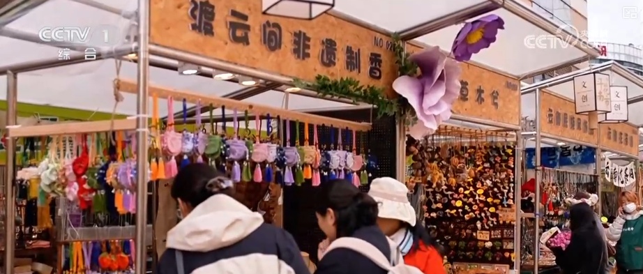 “南花北运”锁鲜达 辞旧迎新活力十足 “鲜花+”变身消费“新宠”激活经济新引擎