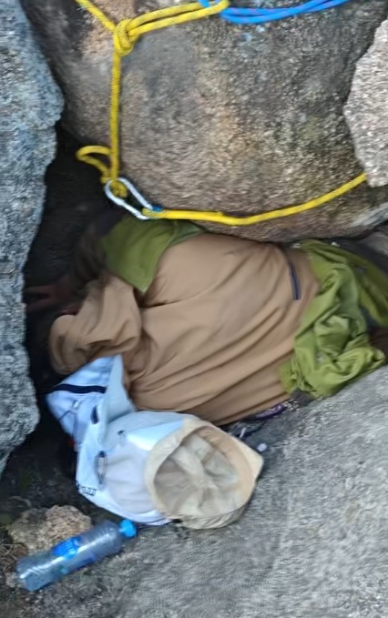 8小时生死竞速！男子攀爬南昌梅岭虎头崖被巨石压住