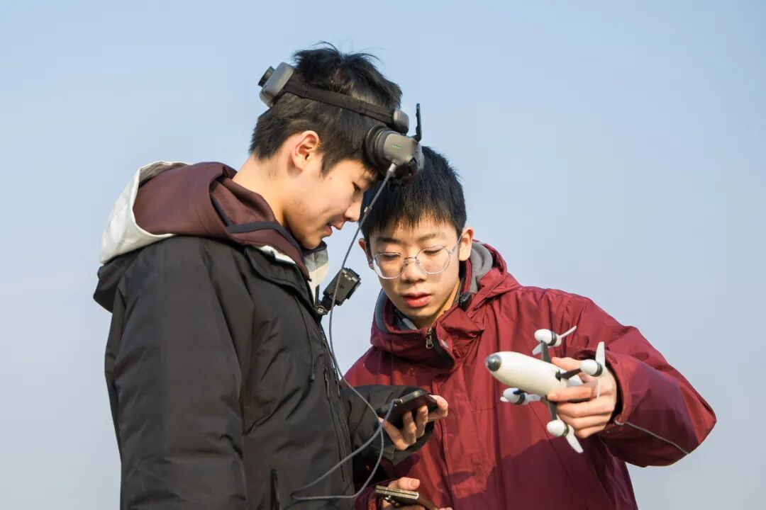 358.36公里/小时!天津高中生刷新世界纪录! 358.36公里/小时!天津高中生刷新世界纪录!