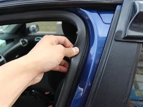 天寒地冻，车内总感觉“漏风”？几个妙招让你温暖如春！