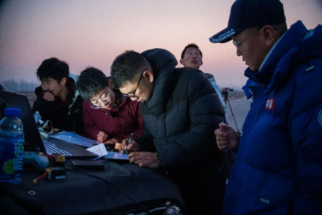 358.36公里/小时!天津高中生刷新世界纪录! 358.36公里/小时!天津高中生刷新世界纪录!