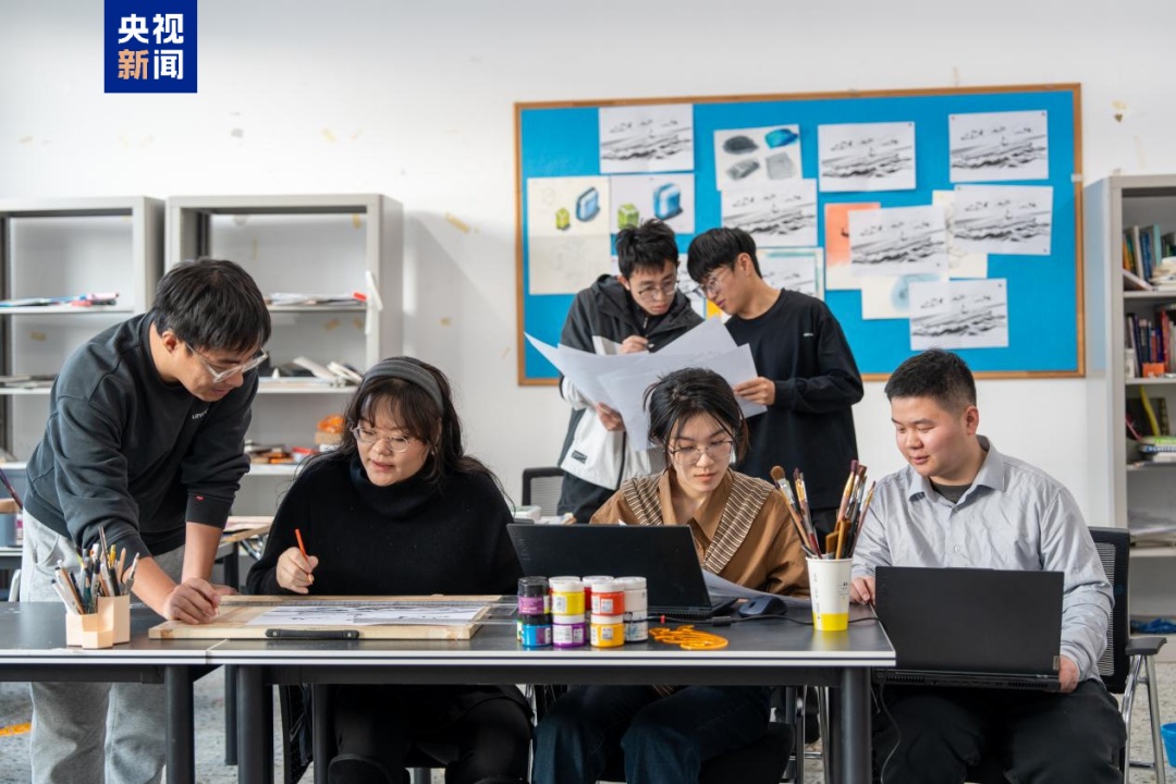 千余坐标、厘米级定位,“福建舰”现身学校操场! 千余坐标、厘米级定位,“福建舰”现身学校操场!