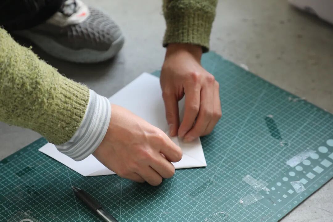 98.43米！上海高中生大学生组队，刷新美国选手纸飞机世界纪录