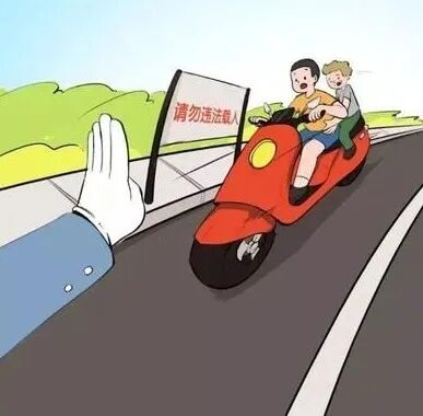 少年“骑士”村道疾驶，被撞得翻一跟头