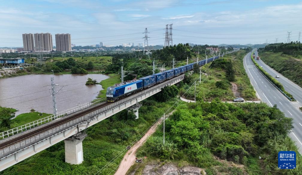 从“一条线”到“一张网”——西部陆海新通道建设8年回眸 从“一条线”到“一张网”——西部陆海新通道建设8年回眸