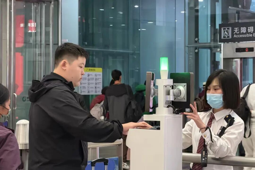 元旦假期期间,深圳铁路计划增开旅客列车超200列 元旦假期期间,深圳铁路计划增开旅客列车超200列