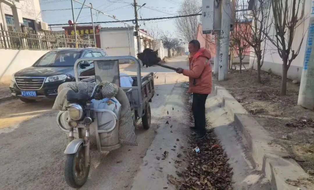 乡村保洁员，从垃圾桶捡到近20万元巨款后……