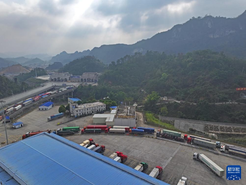 从“一条线”到“一张网”——西部陆海新通道建设8年回眸 从“一条线”到“一张网”——西部陆海新通道建设8年回眸