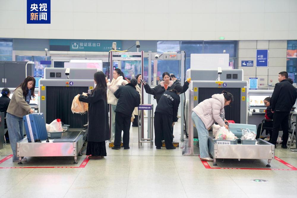 元旦假期将至 重庆火车站预计发送旅客120万人次