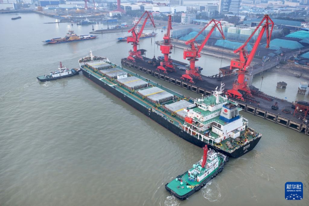 2025年长江干线港口货物吞吐量再创历史新高 2025年长江干线港口货物吞吐量再创历史新高