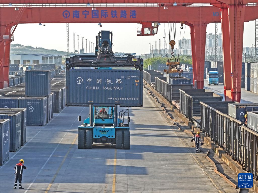 从“一条线”到“一张网”——西部陆海新通道建设8年回眸 从“一条线”到“一张网”——西部陆海新通道建设8年回眸