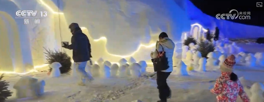 消费、出入境游、冰雪游，热热热！假日氛围拉满 多领域掀热潮释放经济“热”活力