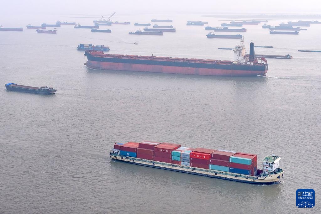 2025年长江干线港口货物吞吐量再创历史新高 2025年长江干线港口货物吞吐量再创历史新高