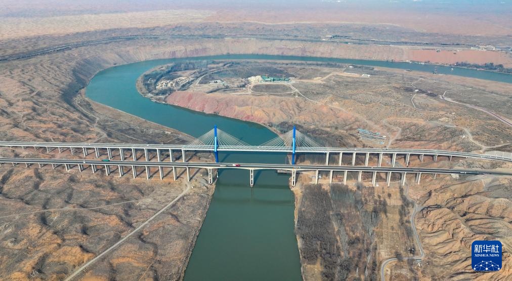 黑山峡黄河特大桥建成通车