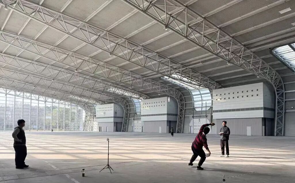 98.43米！上海高中生大学生组队，刷新美国选手纸飞机世界纪录