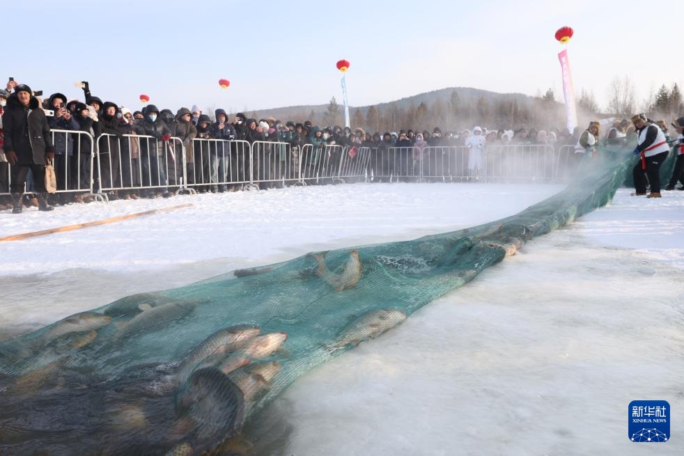 “神州北极”漠河上演冬捕 “神州北极”漠河上演冬捕