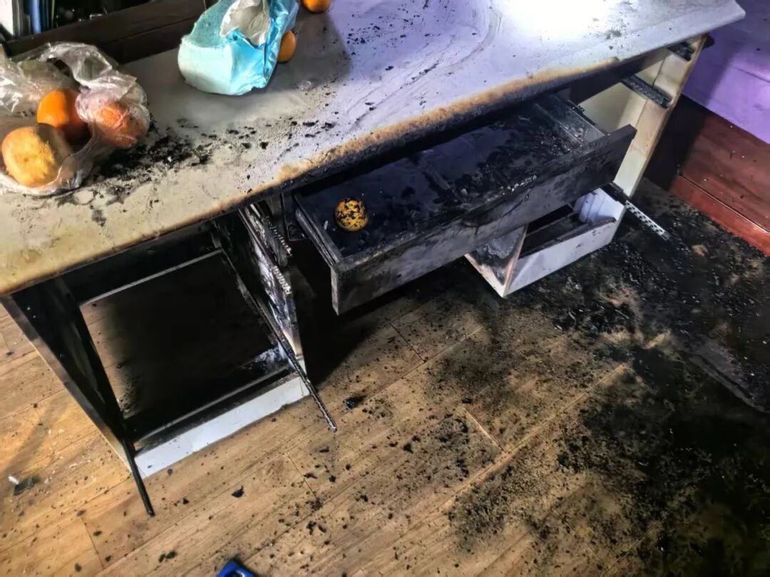 电吹风忘关酿险情 大兴消防提示您三清三关要牢记 电吹风忘关酿险情 大兴消防提示您三清三关要牢记