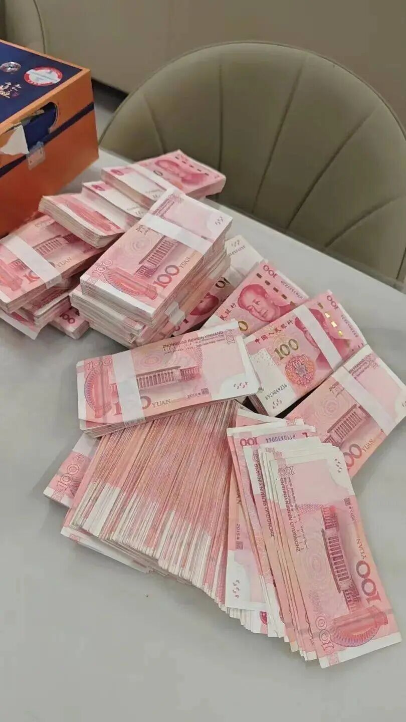 男子炒股被骗 民警在银行大厅内紧急拦截