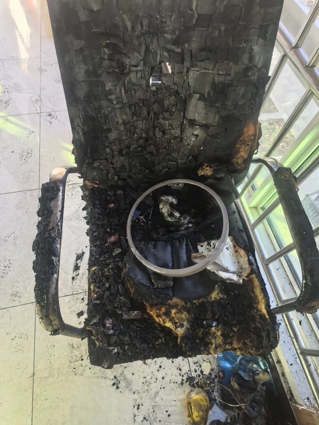 电吹风忘关酿险情 大兴消防提示您三清三关要牢记 电吹风忘关酿险情 大兴消防提示您三清三关要牢记