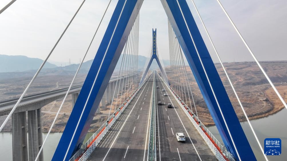 黑山峡黄河特大桥建成通车