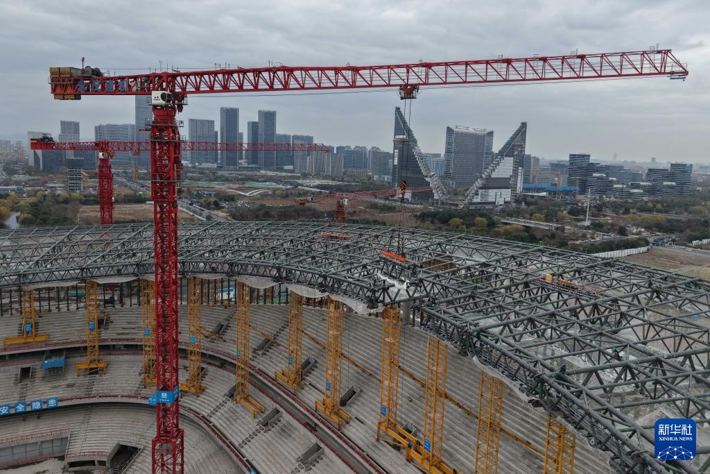 浙江杭州：余杭国际体育中心项目钢结构屋盖桁架合龙