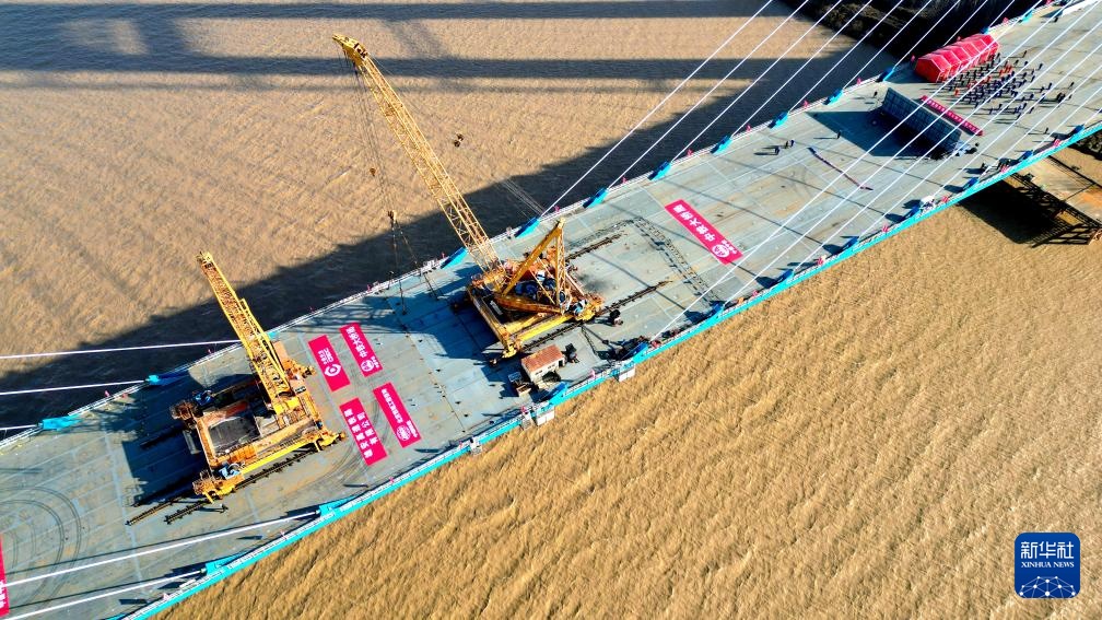 山东东营：津潍高铁东营黄河公铁大桥合龙