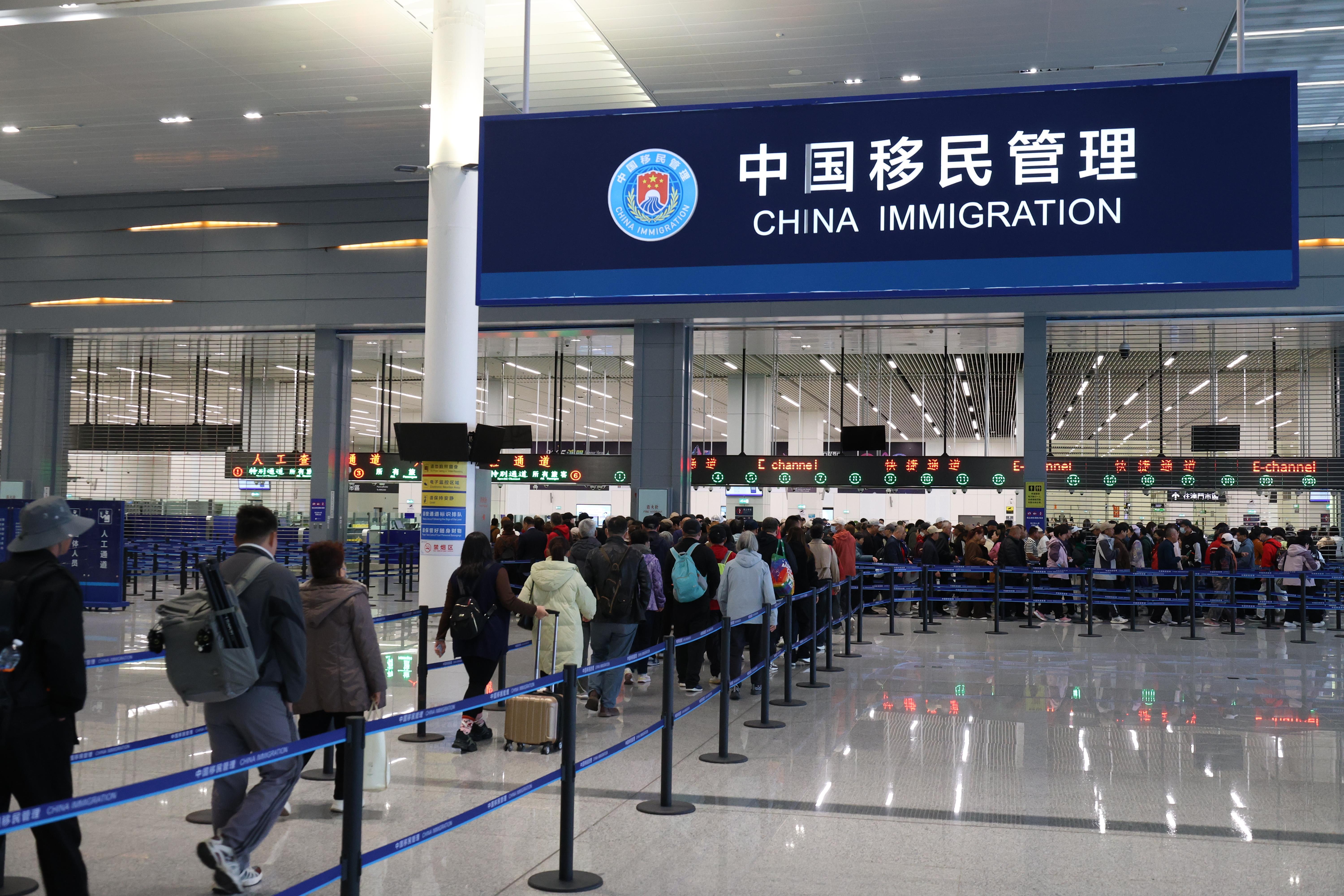 首次突破两个大关 港珠澳大桥客流车流均创历史新高