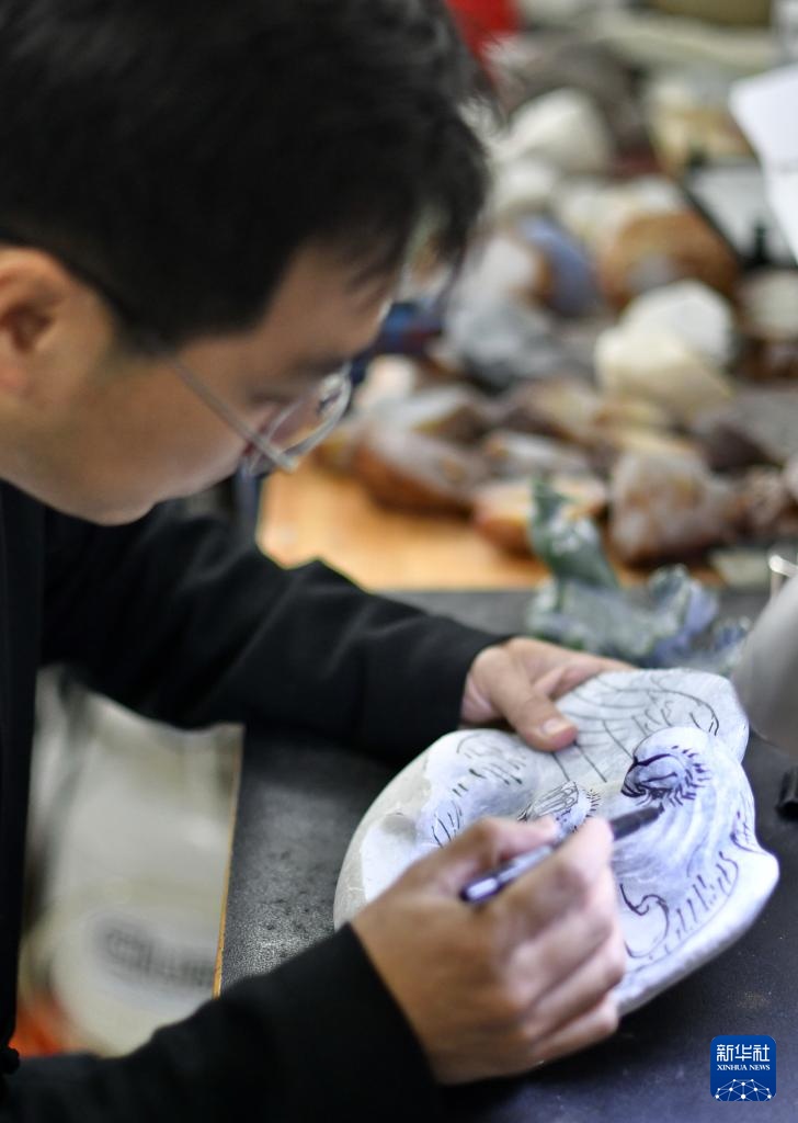 刻刀传古韵 玉雕焕新生