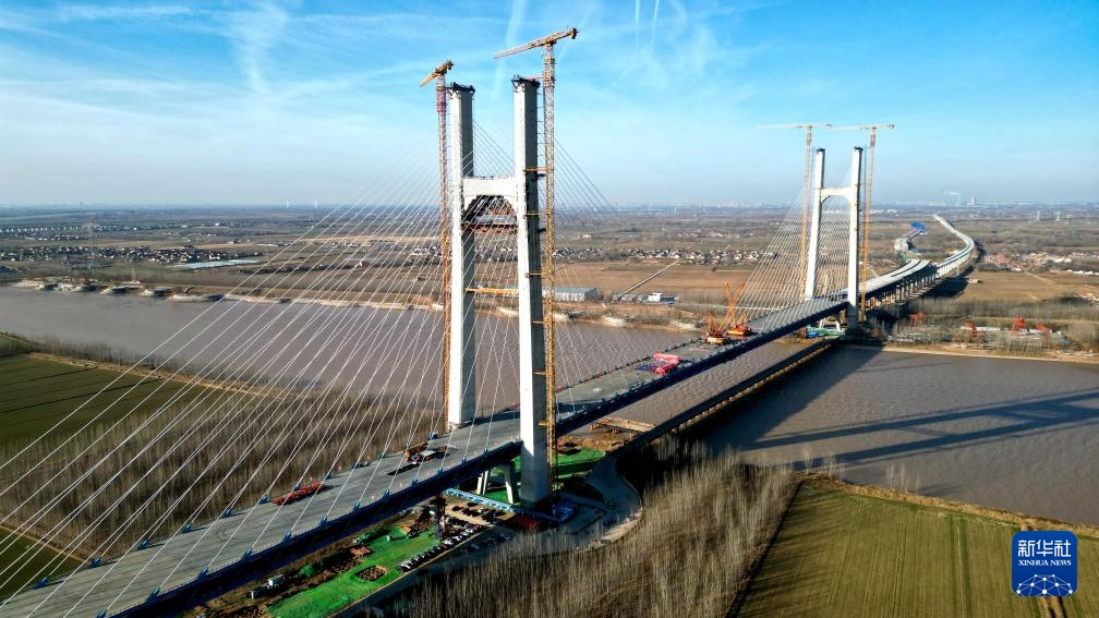 山东东营：津潍高铁东营黄河公铁大桥合龙