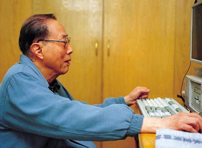 天上有颗“陈芳允星”！他的研究为北斗系统奠基