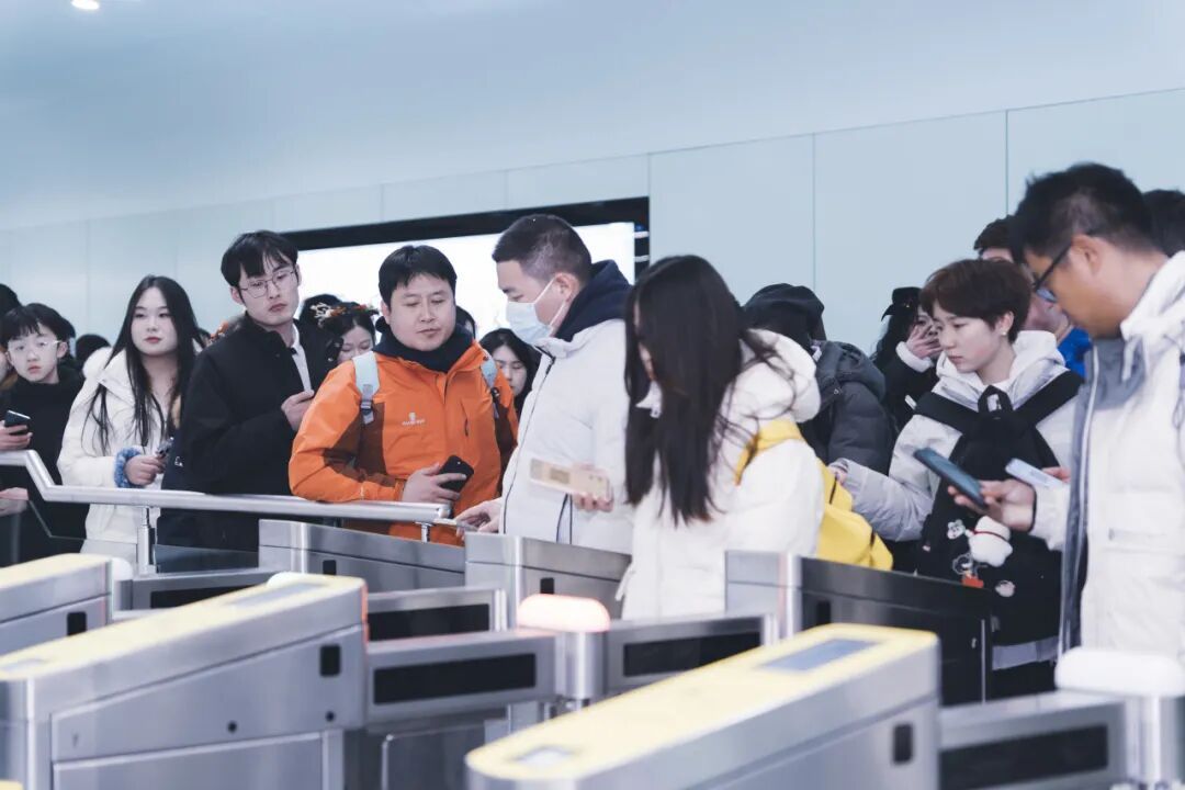 31日晚，郑州地铁延时服务至次日1:00！