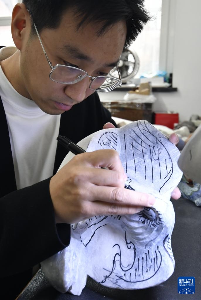 刻刀传古韵 玉雕焕新生