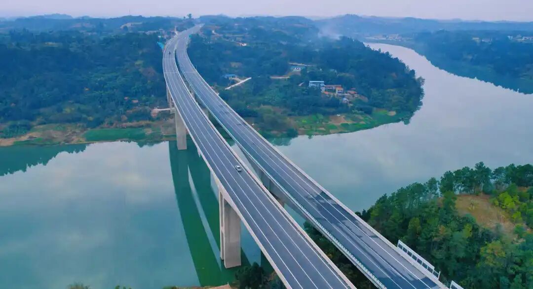 川渝大动脉+1！铜资高速今日24时通车