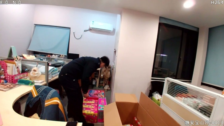 男子在微信群兜售烟花爆竹，涉案16万元被采取刑事强制措施