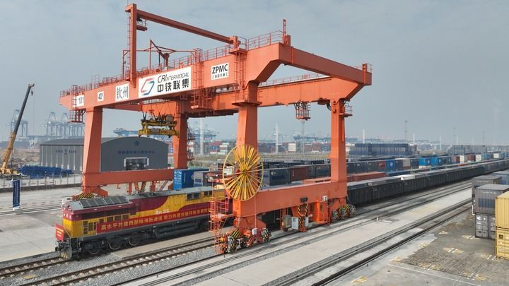 北部湾港千万标箱背后的“向海图强”密码 北部湾港千万标箱背后的“向海图强”密码