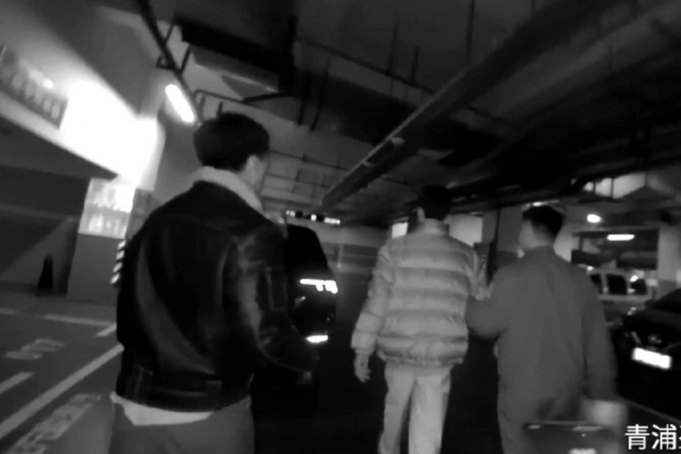 男子在微信群兜售烟花爆竹，涉案16万元被采取刑事强制措施