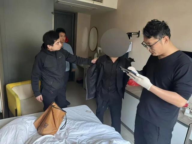 “高薪取现”10万元？团伙被拘！