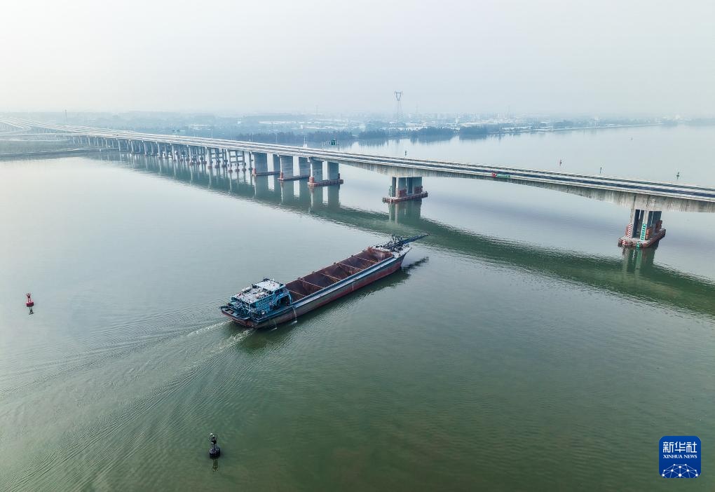 广东：银洲湖高速公路通车