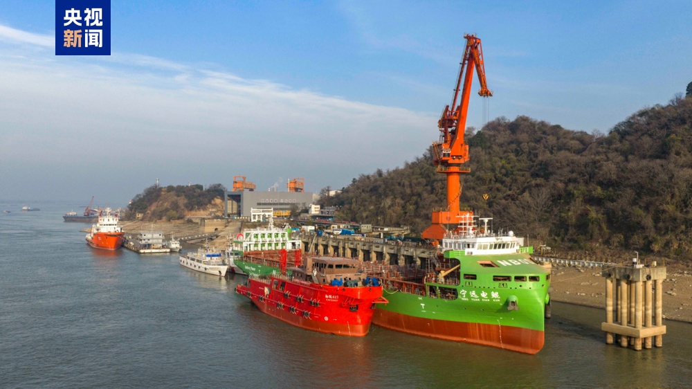 具备开阔水域自主航行能力 万吨级纯电动智能海船成功下水