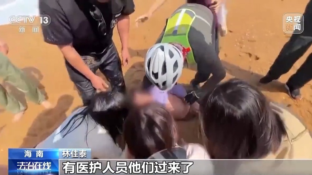 在这些定格瞬间里 致敬每一位挺身而出的平凡英雄