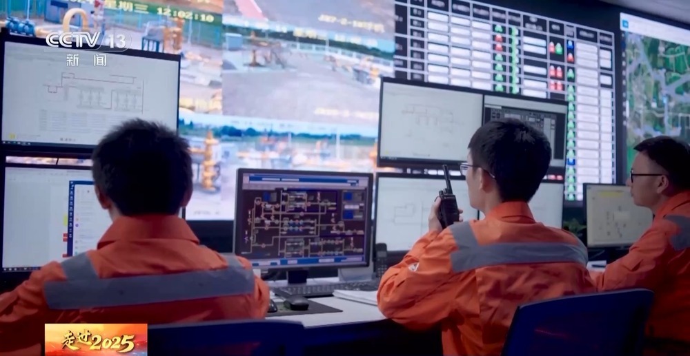 采煤工人“黑领”变“白领” 大模型赋能产业迭代升级